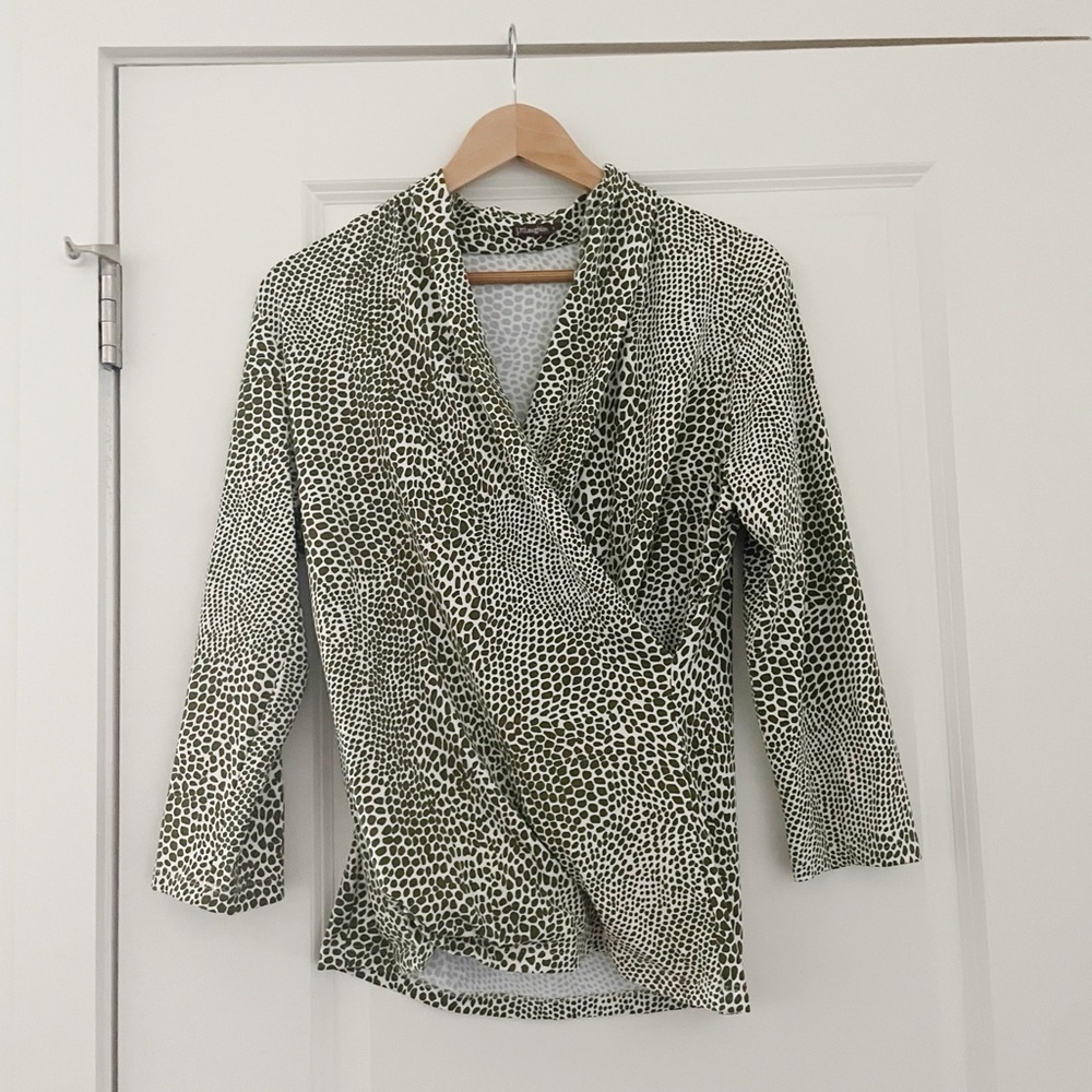 J. McLaughlin Surplice Wrap Top Catalina Cloth 3/4 Sleeve Abstract Dot